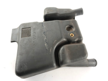 Ducati 888 Strada [1993] - Ventilação da moradia do motor de contêiner de expansão