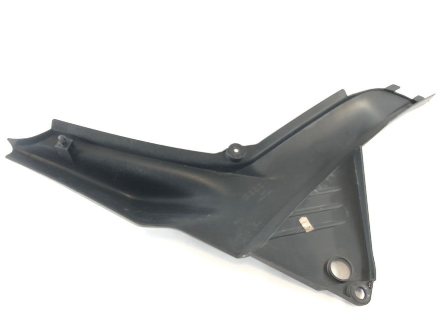 Yamaha XT 660 DM01 [2005] - Limpe o revestimento do lado à esquerda sob o assento