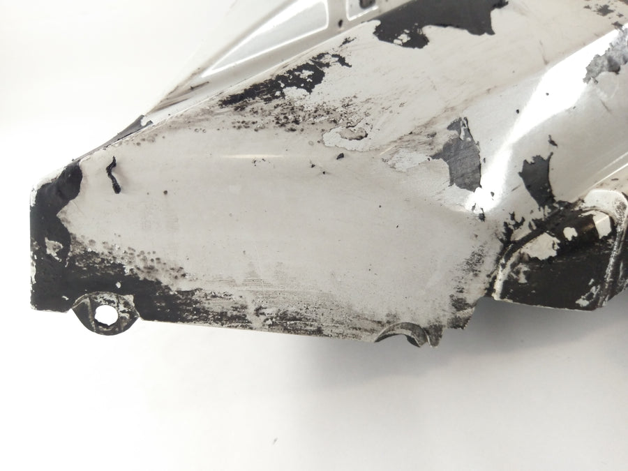 Yamaha YZF 125 RE06 [2011] - Preparando a parte inferior na folha de spray direita e esquerda