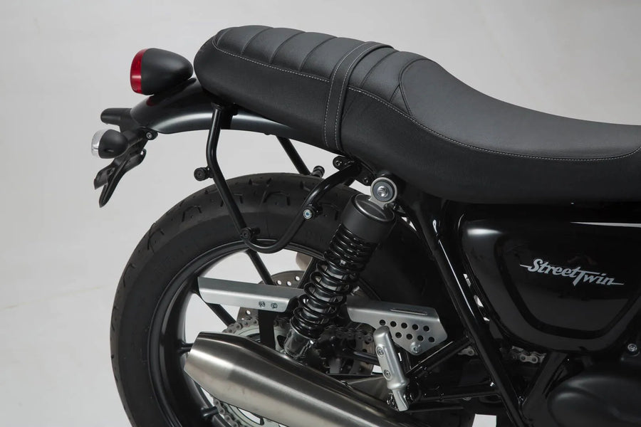 Triumph Street Twin 900 [SW-MOTECH] – Vista frontal LC do sistema de bolsas laterais Legend