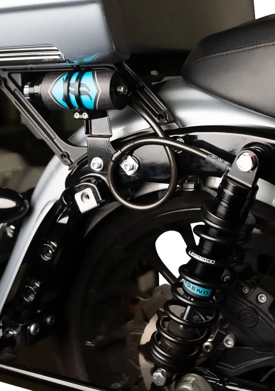 Harley-Davidson FLHRXS 1868 Road King Special 114 [2025] - REVO ARC Remote Reservoir Außenbefestigung – Bild 1