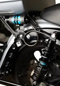 Harley-Davidson FLTRXSTSE 1977 Road Glide ST CVO 121 [2025] - REVO ARC Billet Remote Reservoir Außenhalterungen – Bild 10