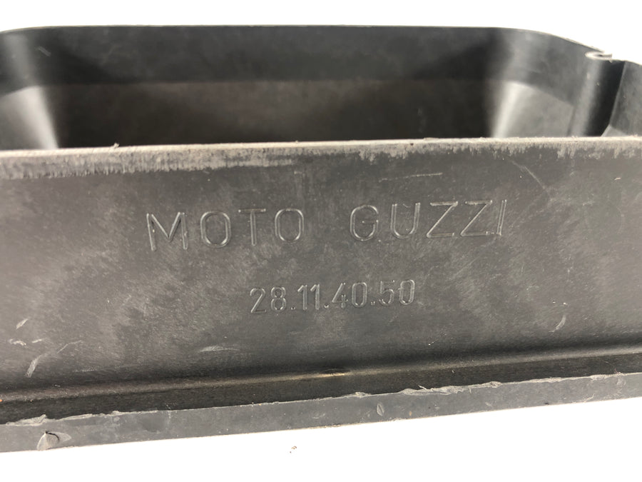 Moto Guzzi Le Mans 4 [Le Mans 3] - Peça intermediária da caixa de filtro de ar