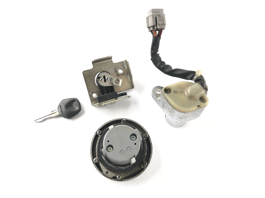 Suzuki VZ 1500 WVCU [2011] - Kit de tampa do tanque do sistema de travamento da ignição