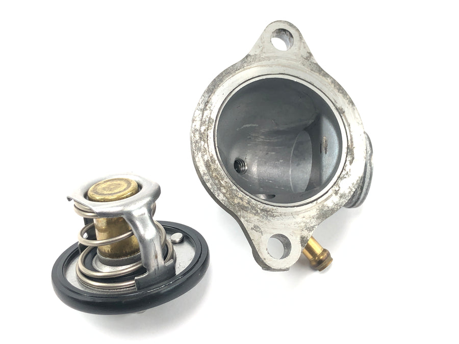 Suzuki GSX R 1000 WVBZ K3 [2003] - Inserção do termostato com carcaça