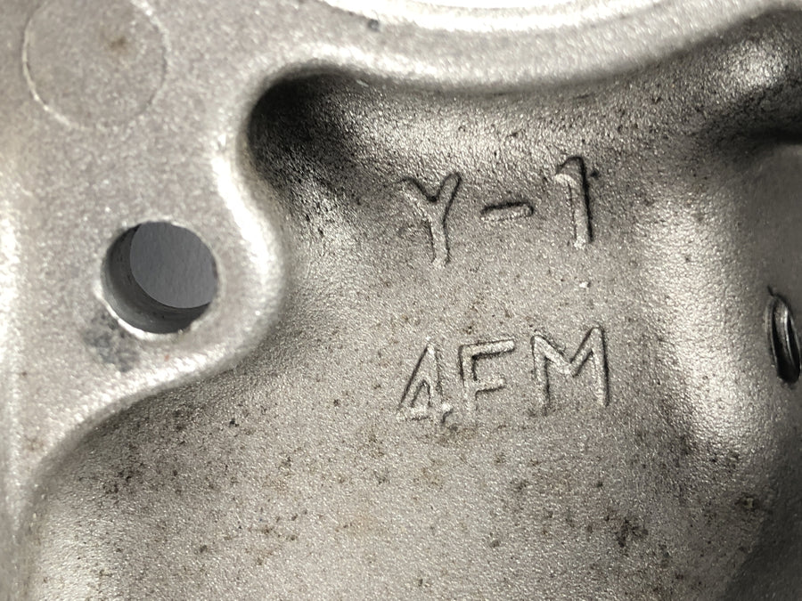 Yamaha YZF 750 R 4HN [1996] - Locksmith com ponte de garfo acima da tampa do tanque de trava de ignição e trava de assento