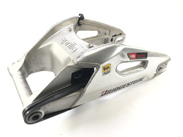 Aprilia RSV4 1000 [2010] - Suestando o consumo de montagem quebrada da roda traseira - 0
