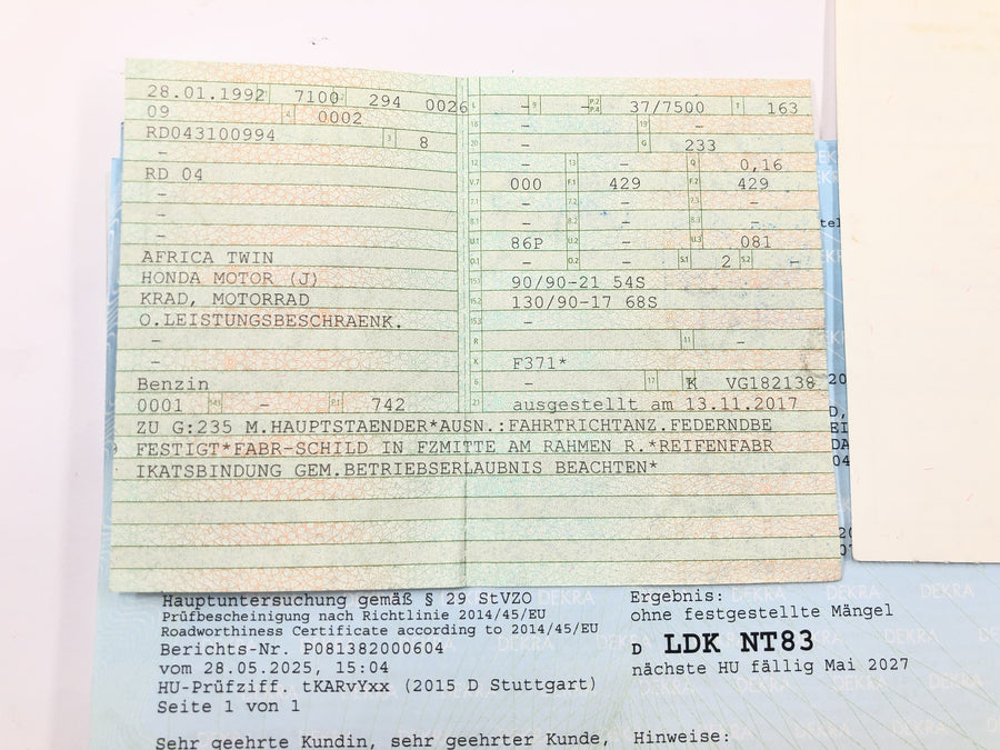 Honda XRV 750 Africa Twin RD04 [1992] - Quadro principal com documentos do veículo