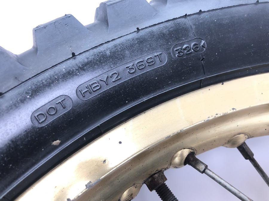 Yamaha XT 500 1U6 [1981] - Roda traseira com raios dourados 1,85 x 18" com freio a tambor