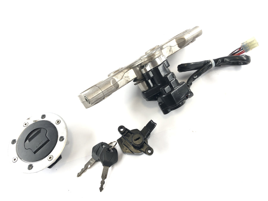 Suzuki GSF 1200 S Bandit WVA9 [2003] - Locksmith com o Fork Bridge acima da trava de bloqueio de ignição Lock