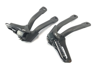 Yamaha MT 03 RM02 [2007] - Sistema de apoio para os pés do passageiro par traseiro