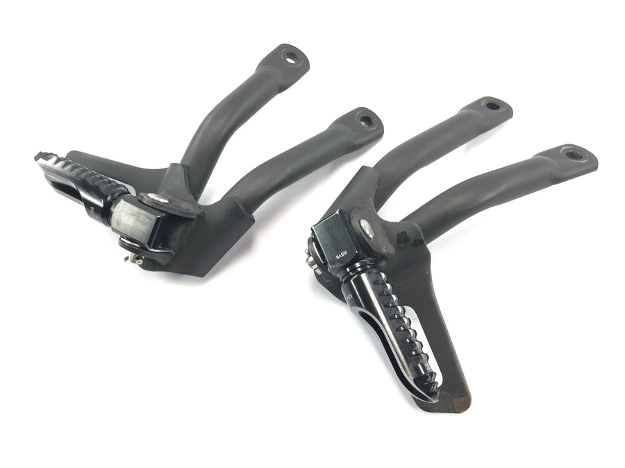 Yamaha MT 03 RM02 [2007] - Sistema de apoio para os pés do passageiro par traseiro