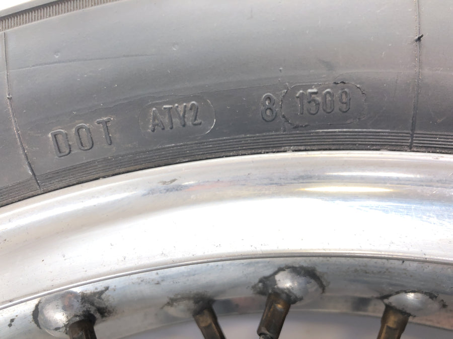 Moto Guzzi V7 Special [1971] - roda dianteira com raios Borrani 18 x 3"