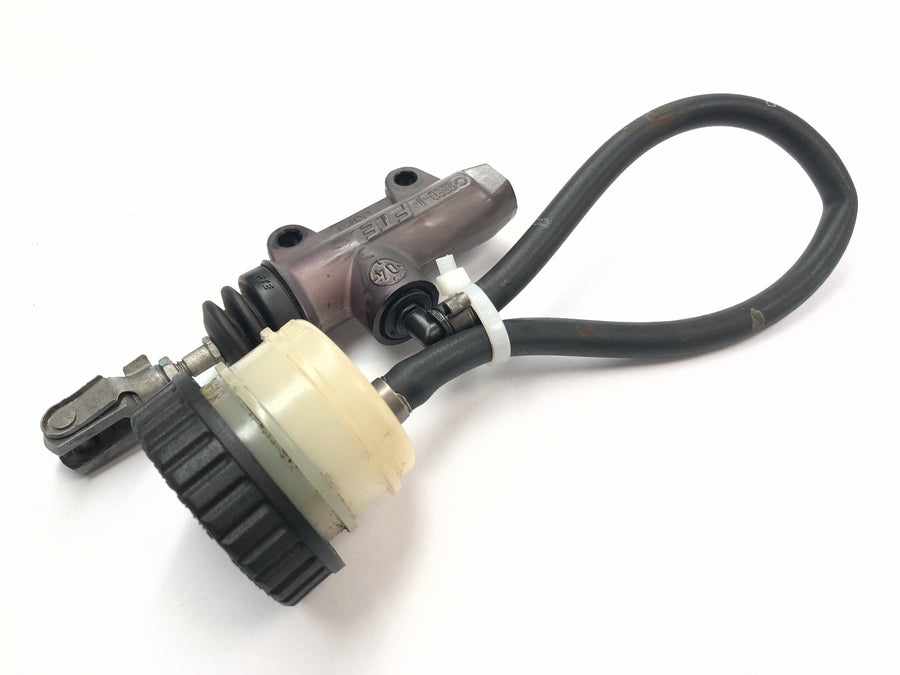 BMW R 1200 ST R1ST [2006] - Freio da roda traseira da bomba de freio na parte traseira