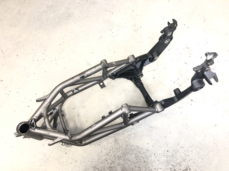 Ducati Multistrada 1200 S Touring [2009] - Quadro principal com papéis