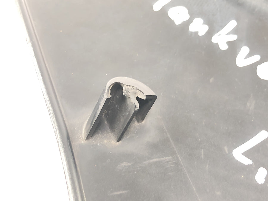 Triumph Tiger 955i 709EN [2003] - Painel lateral esquerdo da carenagem do tanque