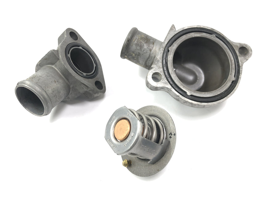 Triumph Sprint St 1050 [2005] - Habitação de termostato de controle de água de termostato de resfriamento