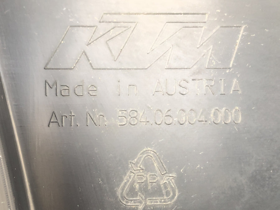 KTM LC4 640 EGS [2004] - Tampa lateral direita