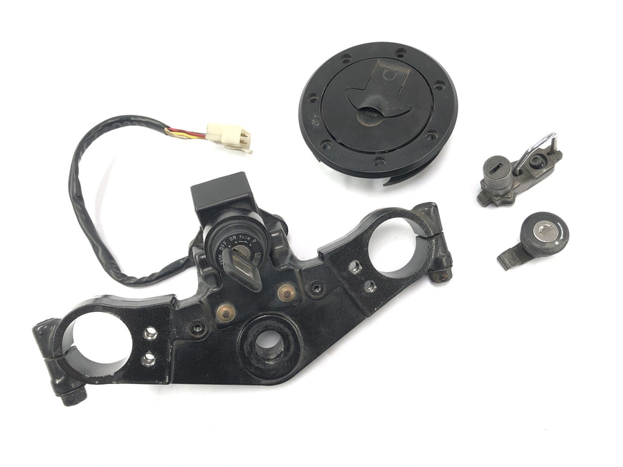 Kawasaki ZX -10 ZXT00B [1990] - Locksmith com o Fork Bridge na trava do capacete de trava de trava do tanque superior