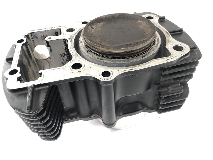 Suzuki VZ 1500 WVCU [2011] - Cilindro com cilindro de pistão na parte traseira