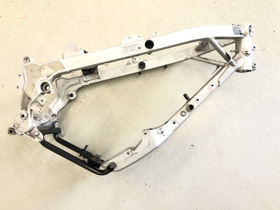 BMW F 650 GS R13 [2002] - quadro com papéis
