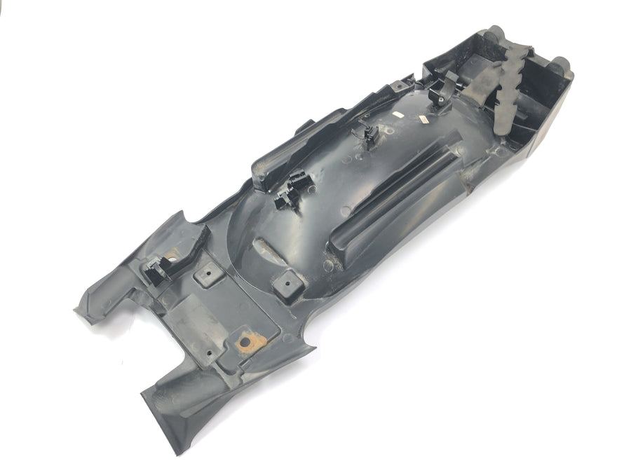 BMW R 1200 GS Adventure R12 [2012] - Proteção interna do Fender Splash, cobrindo a limpeza na parte traseira