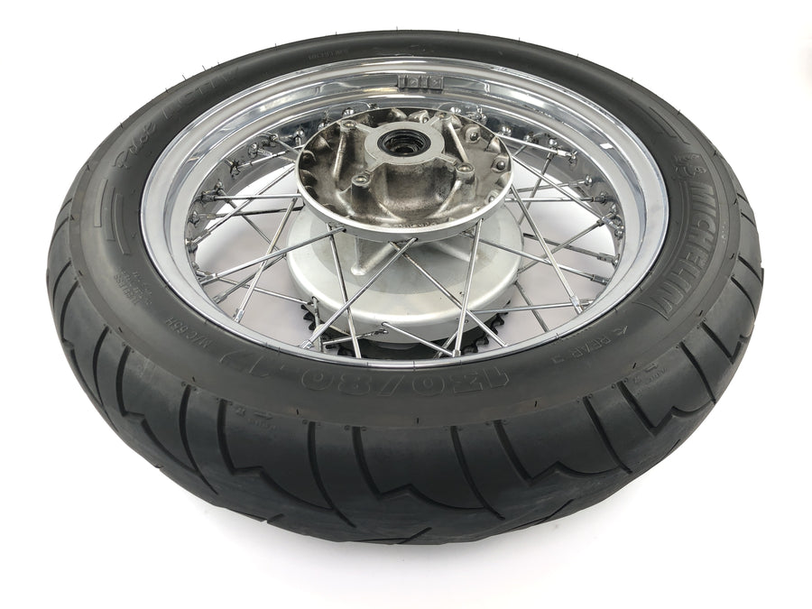 Triumph Bonneville T100 986MF [2012] - Roda traseira com raios de 3,50 x 17"