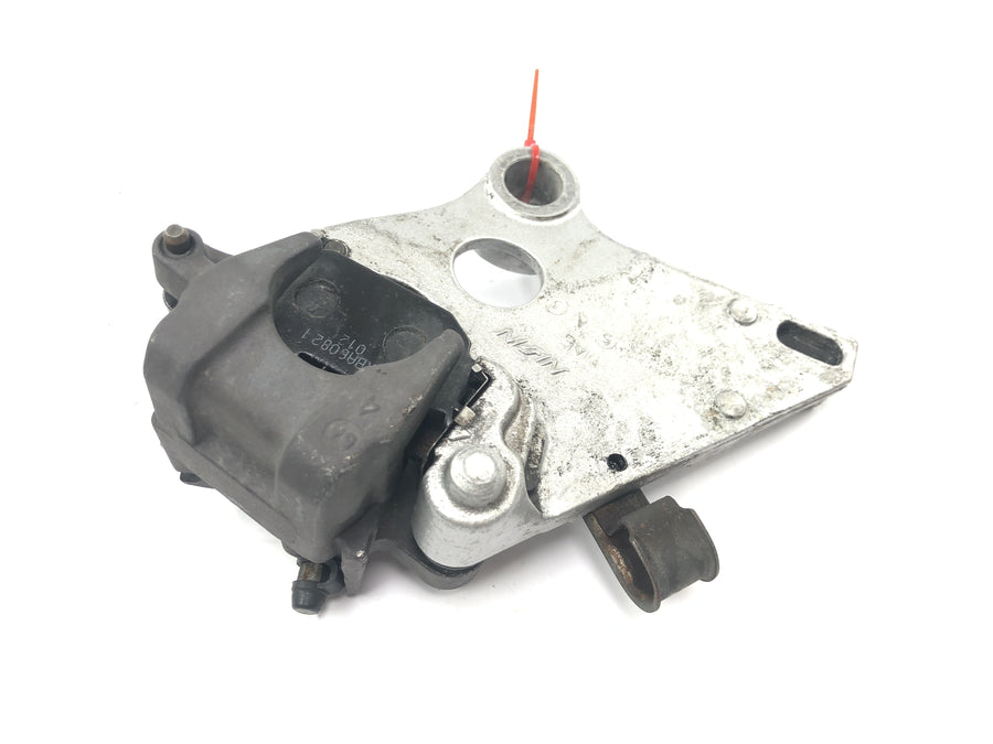 Honda CBR 900 RR SC28 [1995] - Pinça de freio traseiro com placa de ancoragem de freio Pinça de freio traseiro Pinça de freio traseiro com suporte