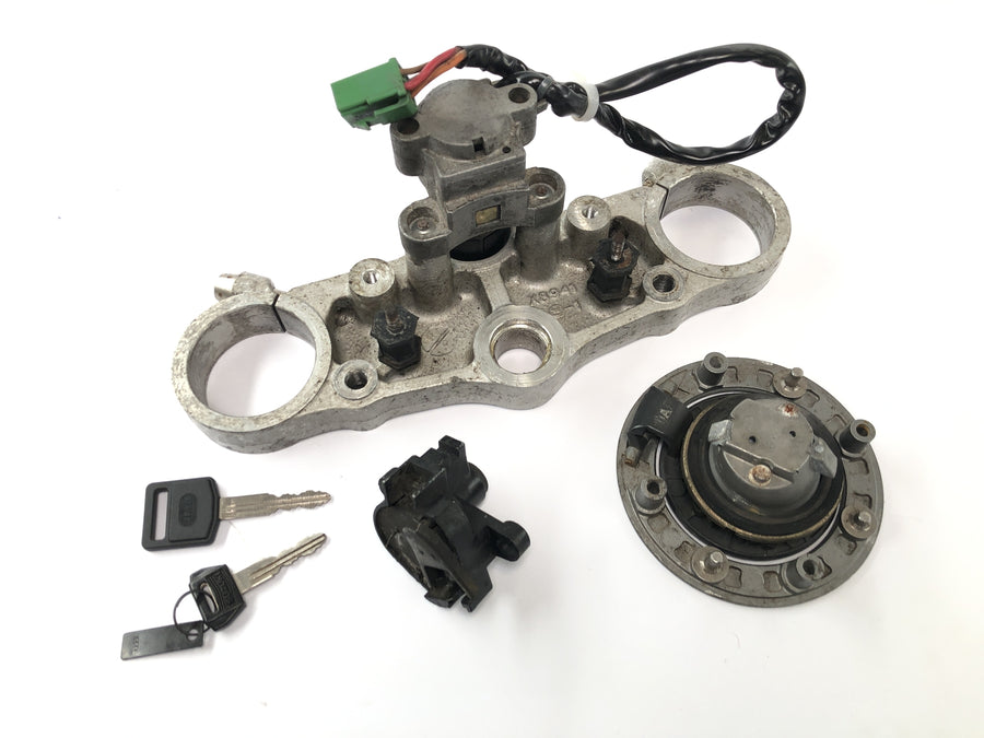 Suzuki GSX-R 1100 W GU75 C [1994] - Conjunto de travas, ponte do garfo, trava do tanque, trava do assento