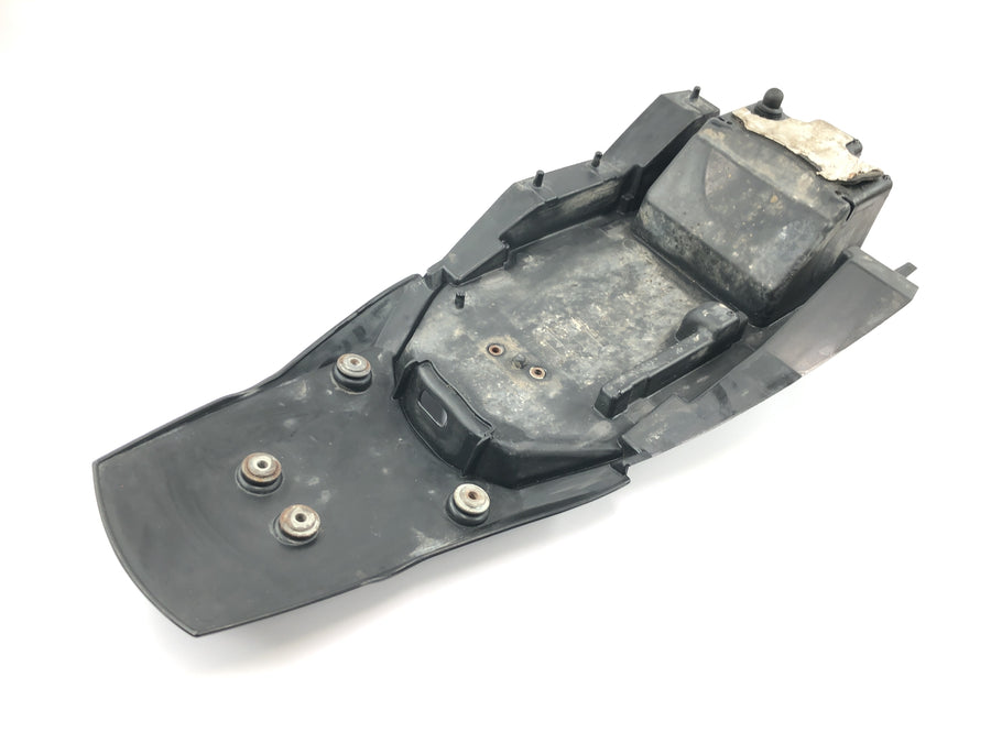 KTM 950 Adventure LC8 [2004] - Proteção interna da carenagem contra respingos da tampa da roda traseira