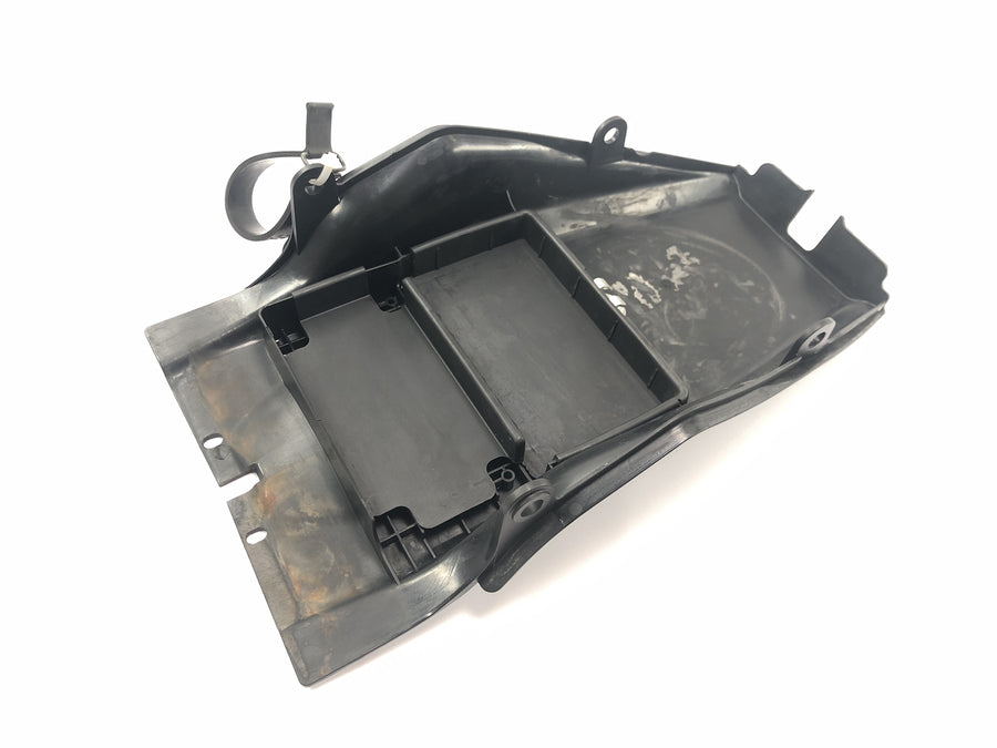 KTM Duke 690 A3 [2012] - Caixa de bateria porta bateria painel interno do compartimento traseiro