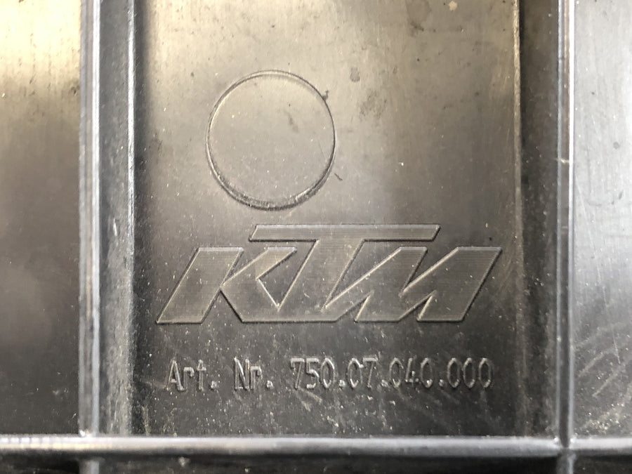 KTM 690 SM Prestige [2007] - Área de assento no assento da motocicleta no assento