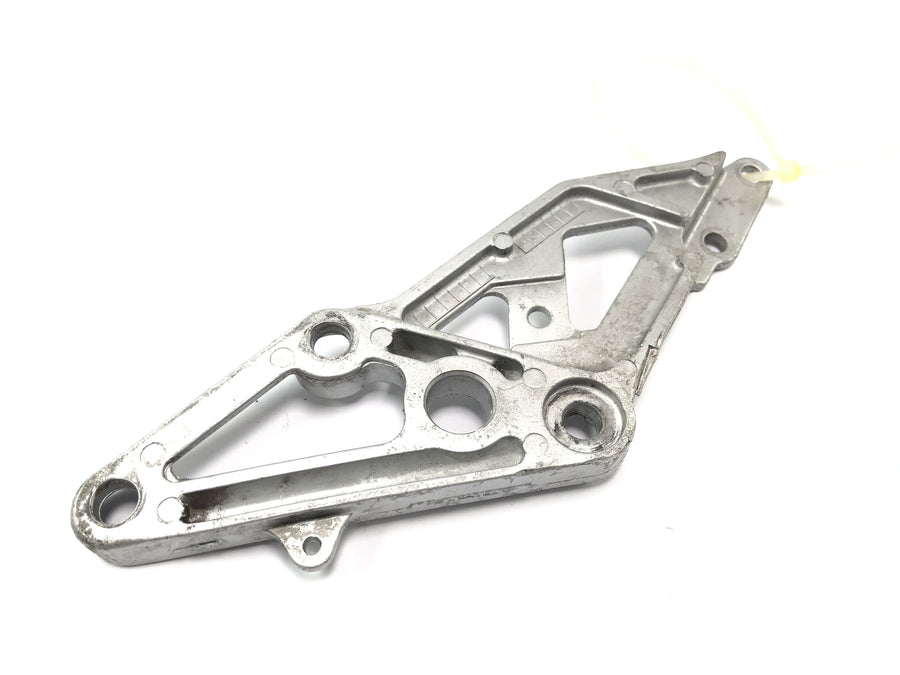 Suzuki GSX-R 1100 W GU75 C [1994] - Suporte da placa do apoio para os pés à direita