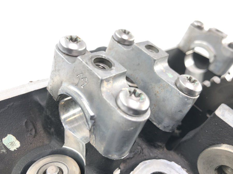 Triumph Bonneville T100 986MF [2012] - Controle de válvula do cabeçote