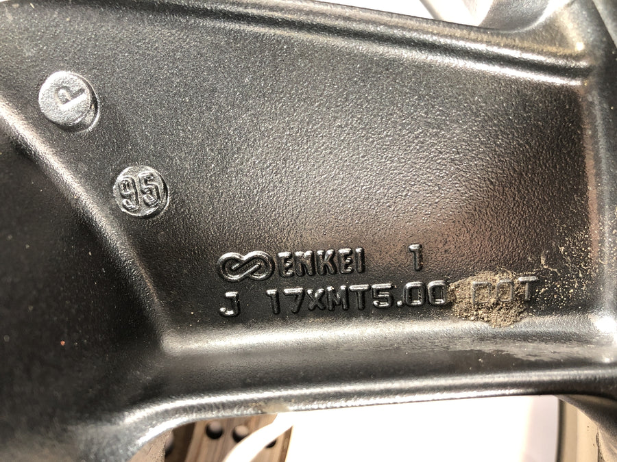 Kawasaki GPZ 1100 ZXT10E [1997] - A borda da roda traseira atrás