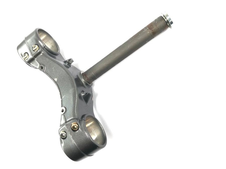 Cagiva Planet 125 [1998] - montagem da cabeça de direção da ponte do garfo inferior