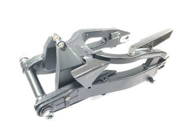Honda CBR 1000 RR SC57 [2006] - Braço oscilante da roda traseira com eixo oscilante
