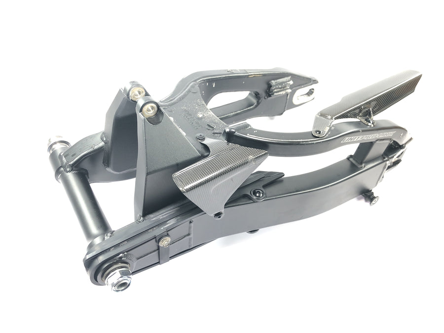 Honda CBR 1000 RR SC57 [2006] - Braço oscilante da roda traseira com eixo oscilante
