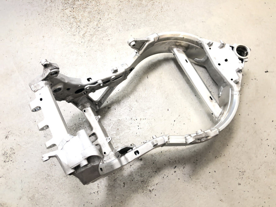 Honda CBR 900 RR SC28 [1995] - Quadro quadro principal chassi alumínio com papéis