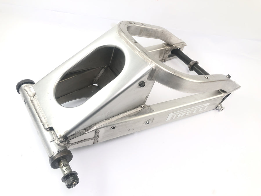 Yamaha YZF R1 RN01 [1998] - Schwinge traseiro giro da roda traseira