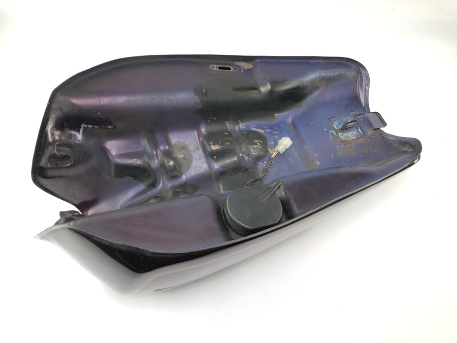 Kawasaki Z 1100 Kzz10a [1984] - Tanque de gasolina dentro do enferrujado