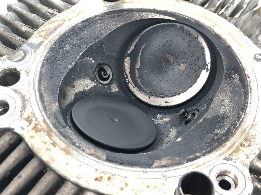 Ducati Multistrada 1000 DS [2003] - Cabeçote no cilindro dianteiro do trem de válvulas
