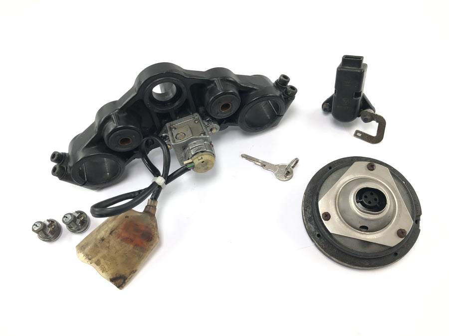BMW K 1100 LT [1993] - Conjunto de fechadura de ignição com ponte de garfo na parte superior, tampa do tanque, fechaduras do compartimento de arrumação
