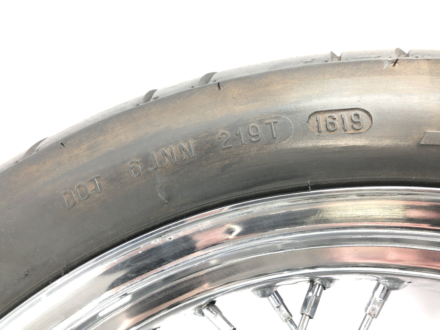 Triumph Bonneville T100 986MF [2012] - Roda traseira com raios de 3,50 x 17"