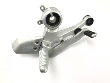 Ducati Monster SR2 800 M4 [2006] - Sistema de apoio para os pés apoio para os pés direito do motorista com pedal de freio