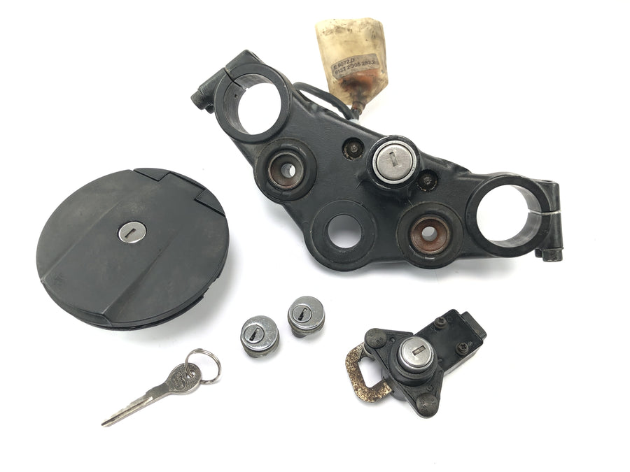 BMW K 1100 LT [1993] - Conjunto de fechadura de ignição com ponte de garfo na parte superior, tampa do tanque, fechaduras do compartimento de arrumação