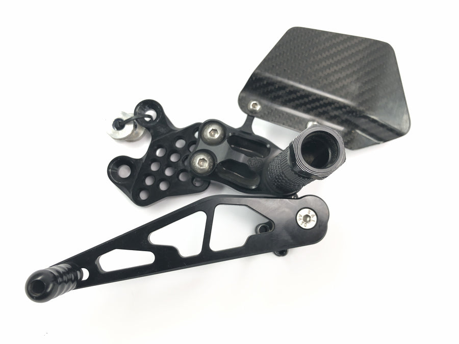 Suzuki GSX R 1000 WVB6 K6 [2006] - Sistema de apoio para os pés Gilles Tooling com relatório de apoio para os pés do motorista