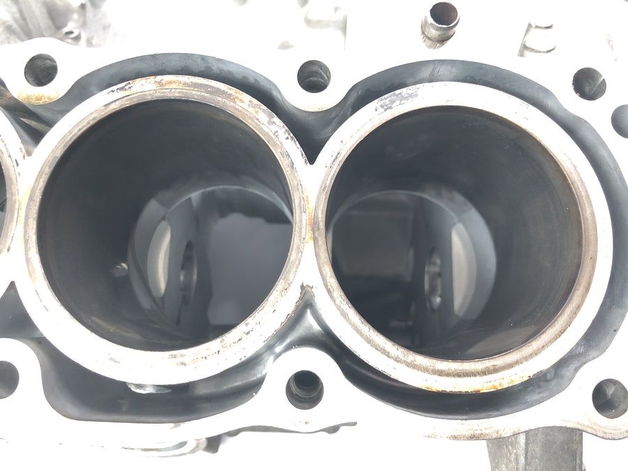 Honda CBR 900 RR Fireblade SC33 [2000] - Cárter do bloco do motor com pistões