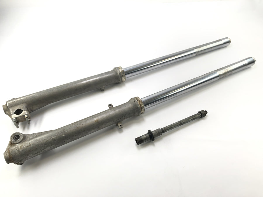 Yamaha XT 500 1U6 [1981] - Garfo de suspensão do Fork Telegabel com eixo
