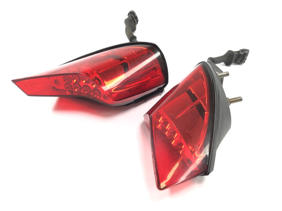 Benelli TNT 1130 [2009] - Luz traseira esquerda e direita